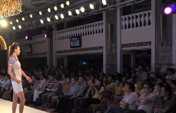 crowd_550